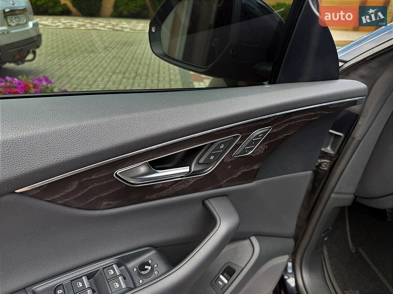 Позашляховик / Кросовер Audi Q8 2021 в Дніпрі