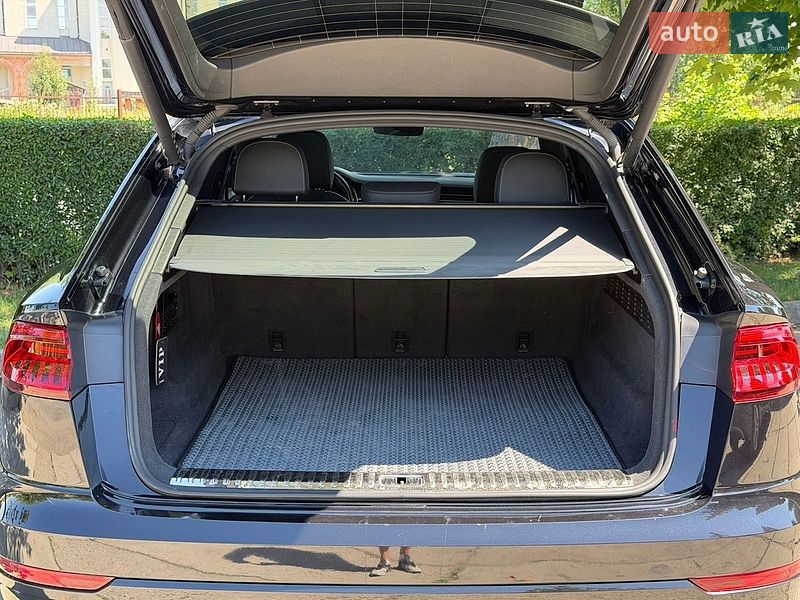 Позашляховик / Кросовер Audi Q8 2021 в Стрию