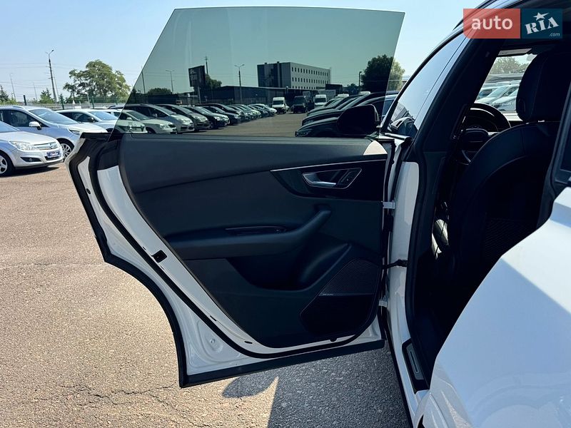 Позашляховик / Кросовер Audi Q8 2019 в Києві