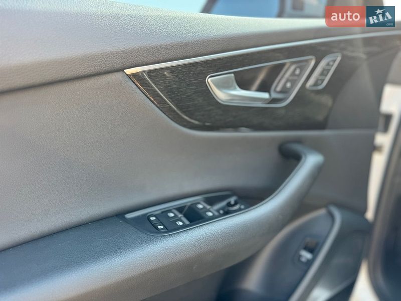 Позашляховик / Кросовер Audi Q8 2019 в Києві
