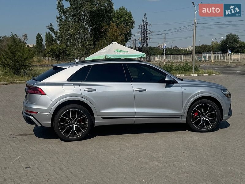 Позашляховик / Кросовер Audi Q8 2019 в Запоріжжі