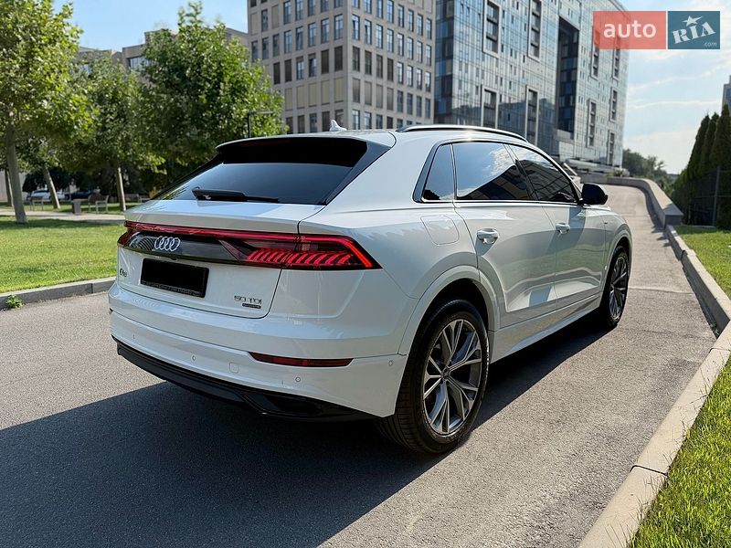 Позашляховик / Кросовер Audi Q8 2021 в Дніпрі