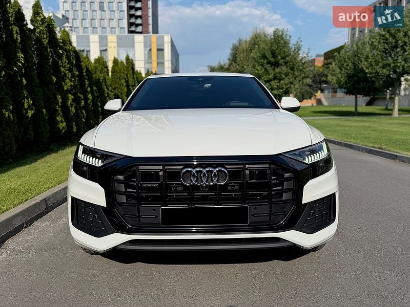 Позашляховик / Кросовер Audi Q8 2021 в Дніпрі