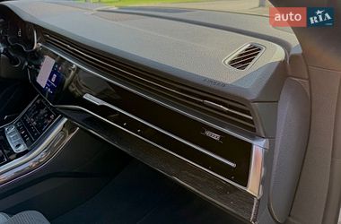 Позашляховик / Кросовер Audi Q8 2021 в Дніпрі