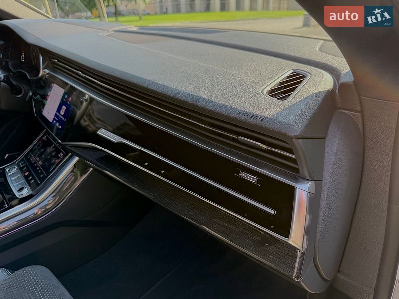 Позашляховик / Кросовер Audi Q8 2021 в Дніпрі