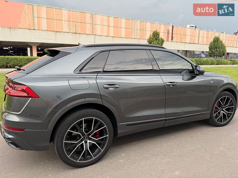 Позашляховик / Кросовер Audi Q8 2020 в Києві