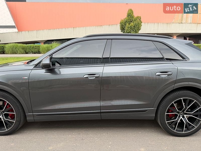 Позашляховик / Кросовер Audi Q8 2020 в Києві