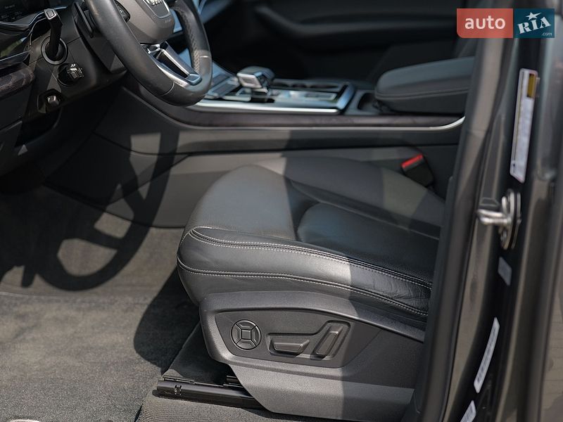 Позашляховик / Кросовер Audi Q8 2020 в Києві