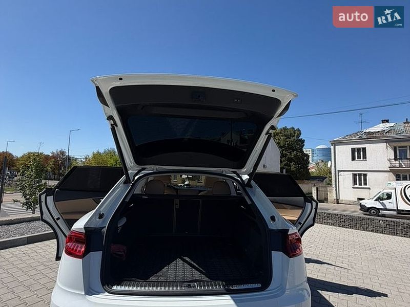 Позашляховик / Кросовер Audi Q8 2018 в Львові