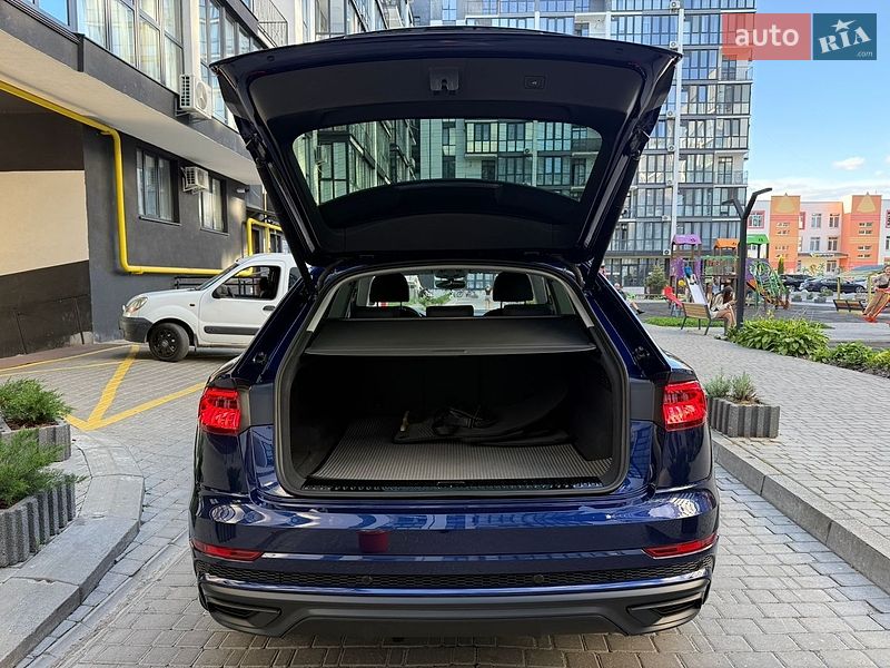 Позашляховик / Кросовер Audi Q8 2019 в Вінниці