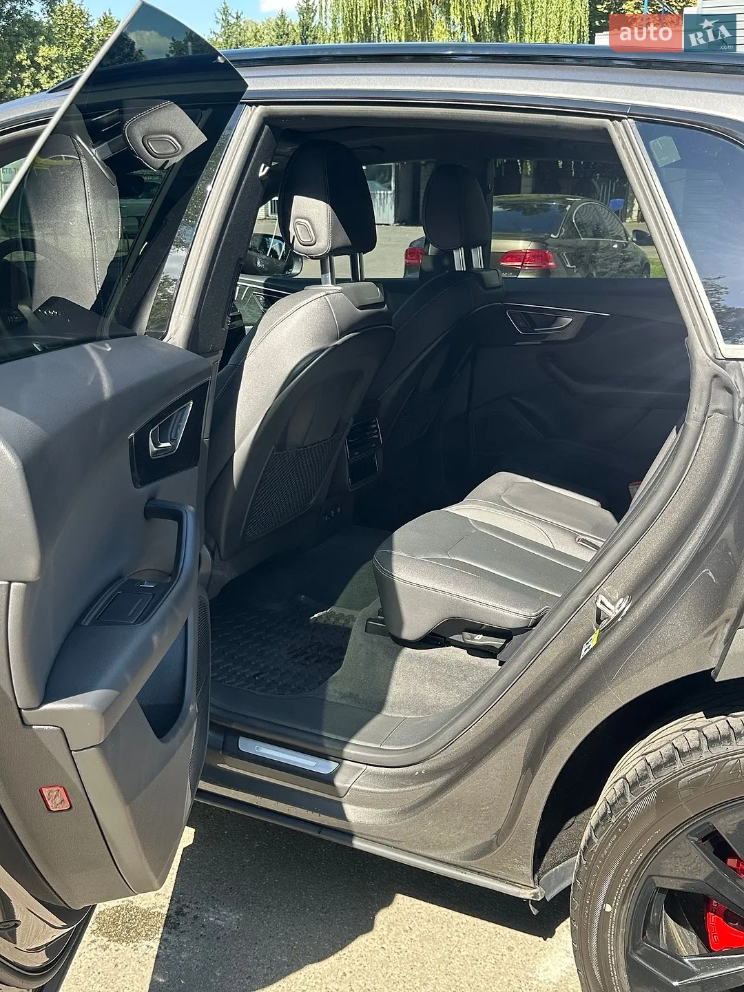 Audi Q8 2020 VIN WA1BVAF12LD008219 фото оголошення 31 з 44