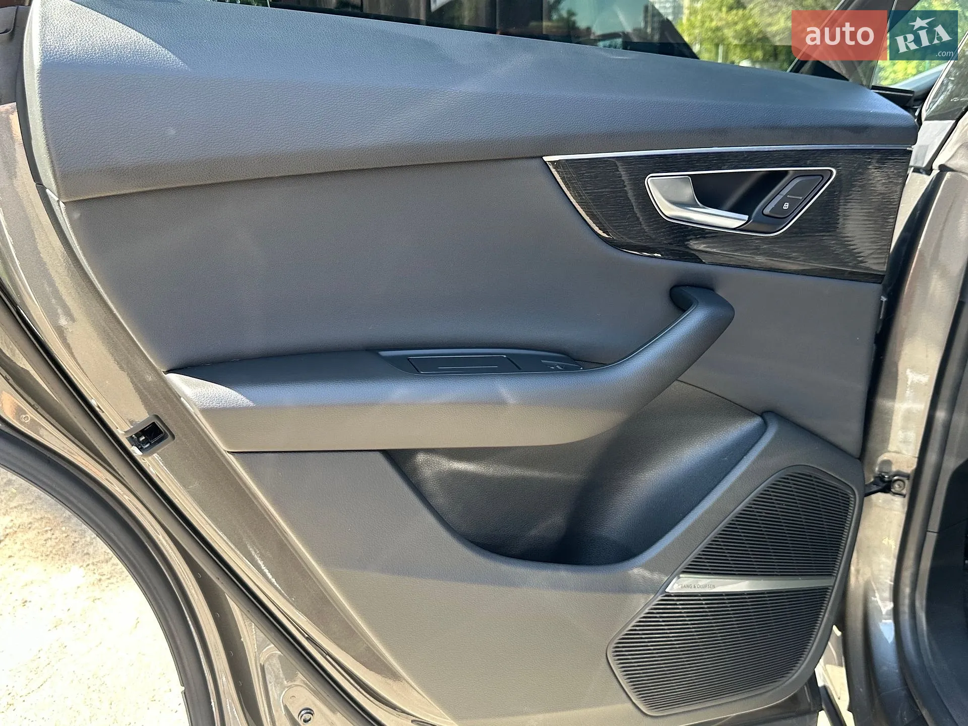 Audi Q8 2020 VIN WA1BVAF12LD008219 фото оголошення 33 з 44