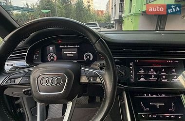 Позашляховик / Кросовер Audi Q8 2018 в Дніпрі