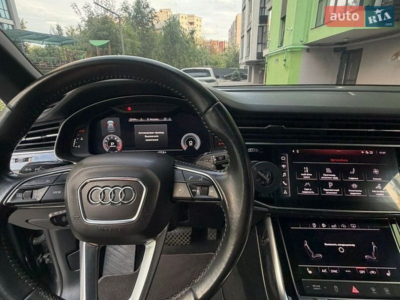 Позашляховик / Кросовер Audi Q8 2018 в Дніпрі