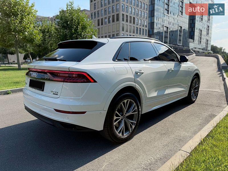Внедорожник / Кроссовер Audi Q8 2021 в Днепре