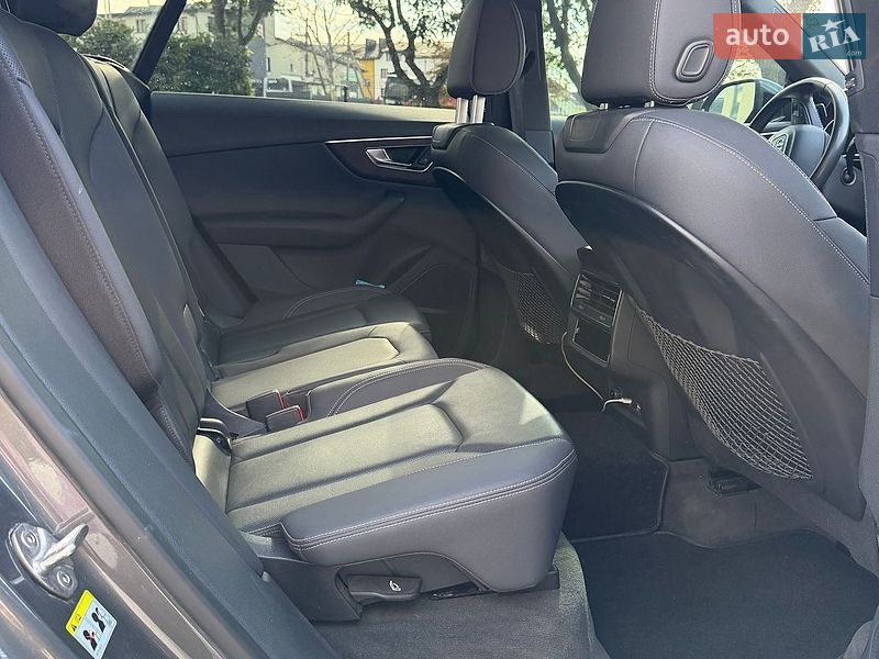Внедорожник / Кроссовер Audi Q8 2019 в Киеве