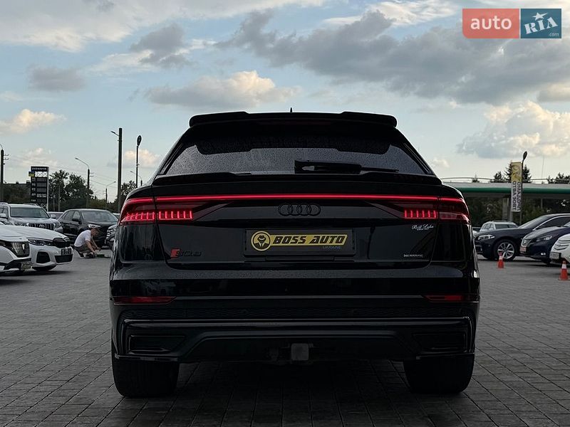 Позашляховик / Кросовер Audi Q8 2020 в Івано-Франківську