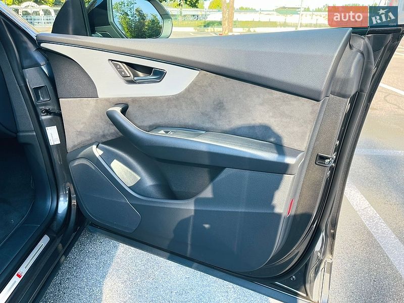 Позашляховик / Кросовер Audi Q8 2020 в Харкові