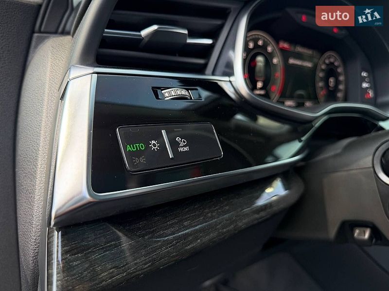 Внедорожник / Кроссовер Audi Q8 2021 в Львове