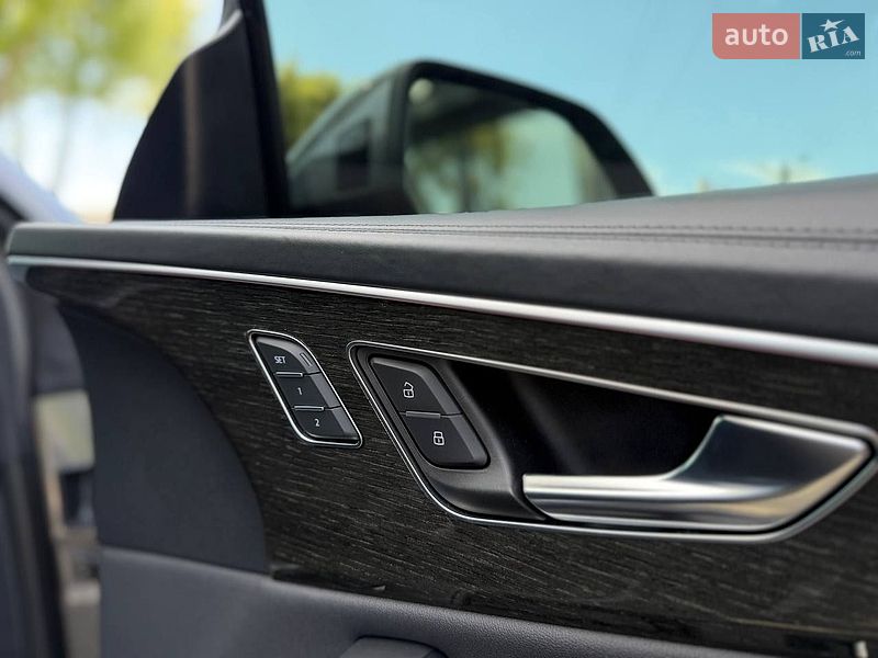 Внедорожник / Кроссовер Audi Q8 2021 в Львове
