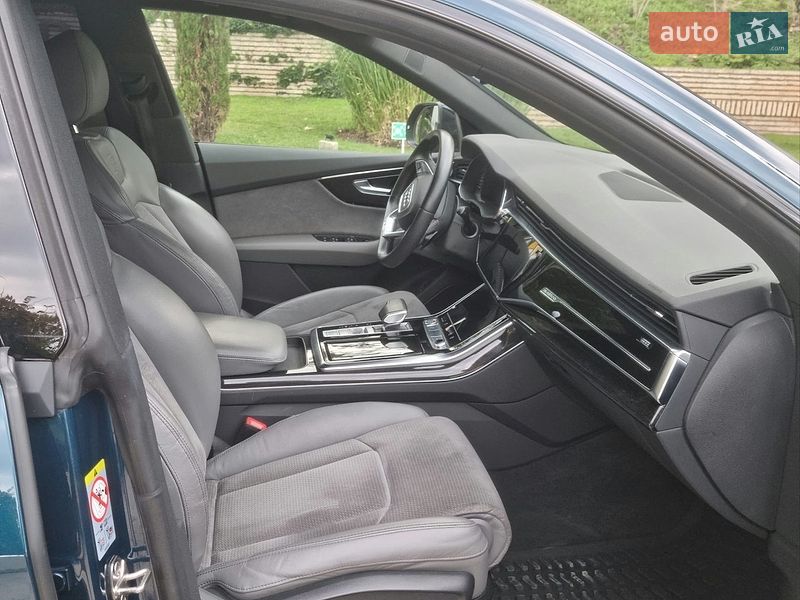 Внедорожник / Кроссовер Audi Q8 2020 в Киеве