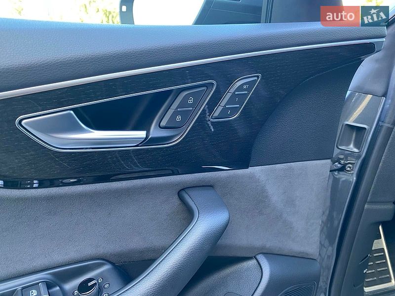 Позашляховик / Кросовер Audi Q8 2023 в Дніпрі