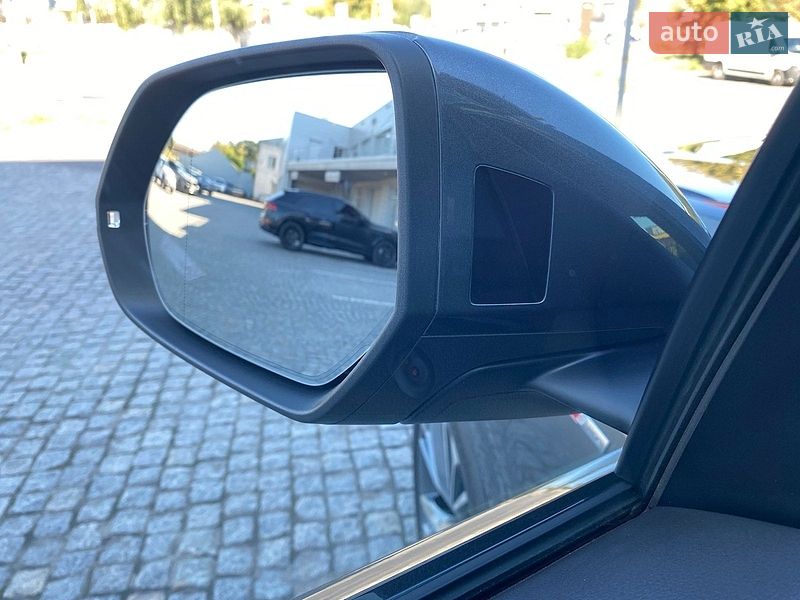 Позашляховик / Кросовер Audi Q8 2023 в Дніпрі