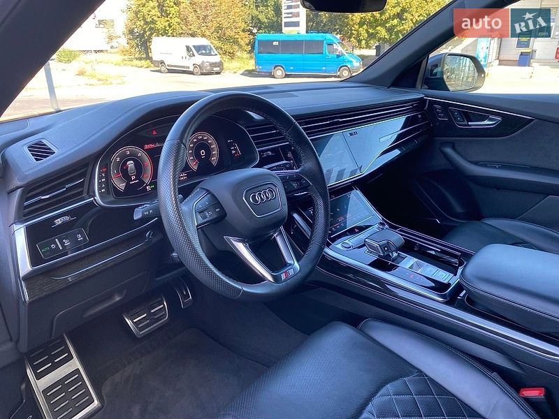Позашляховик / Кросовер Audi Q8 2023 в Дніпрі