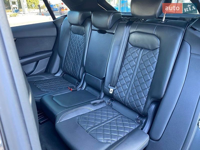 Позашляховик / Кросовер Audi Q8 2023 в Дніпрі
