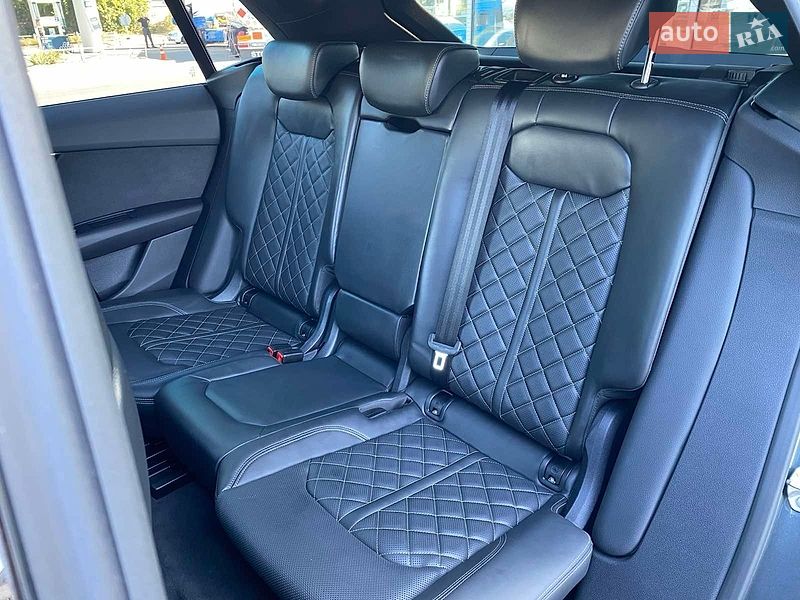 Позашляховик / Кросовер Audi Q8 2023 в Дніпрі