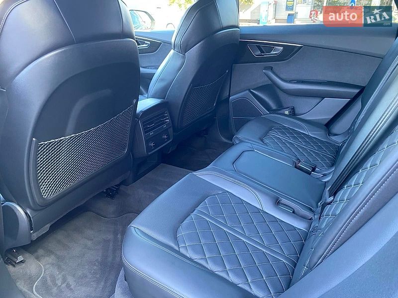Позашляховик / Кросовер Audi Q8 2023 в Дніпрі