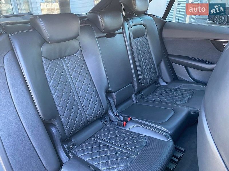 Позашляховик / Кросовер Audi Q8 2023 в Дніпрі