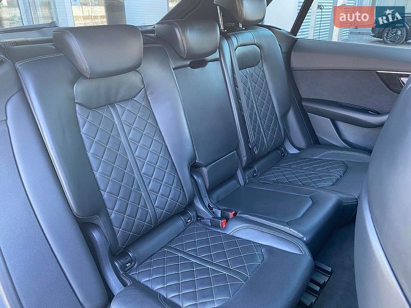 Позашляховик / Кросовер Audi Q8 2023 в Дніпрі