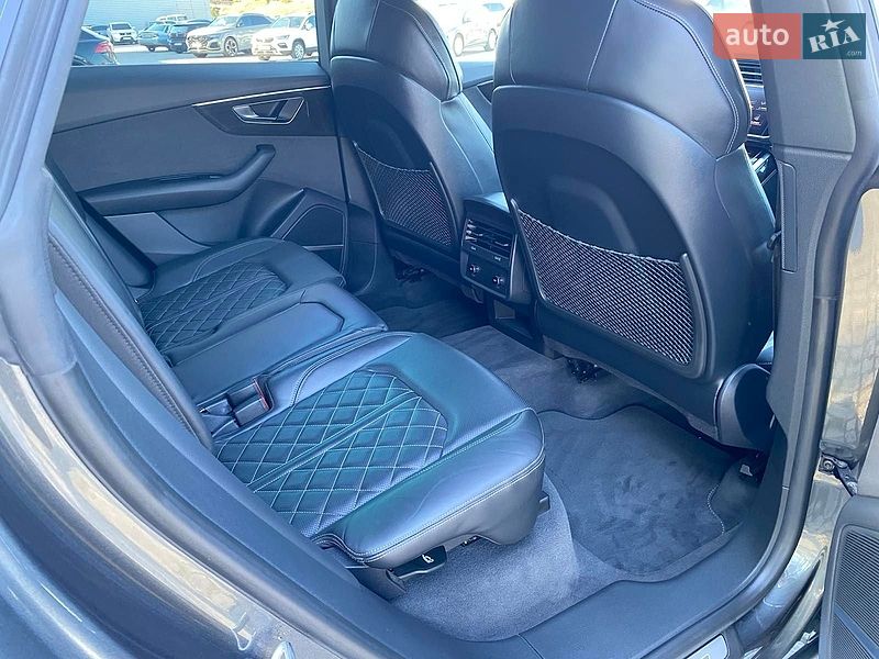 Позашляховик / Кросовер Audi Q8 2023 в Дніпрі
