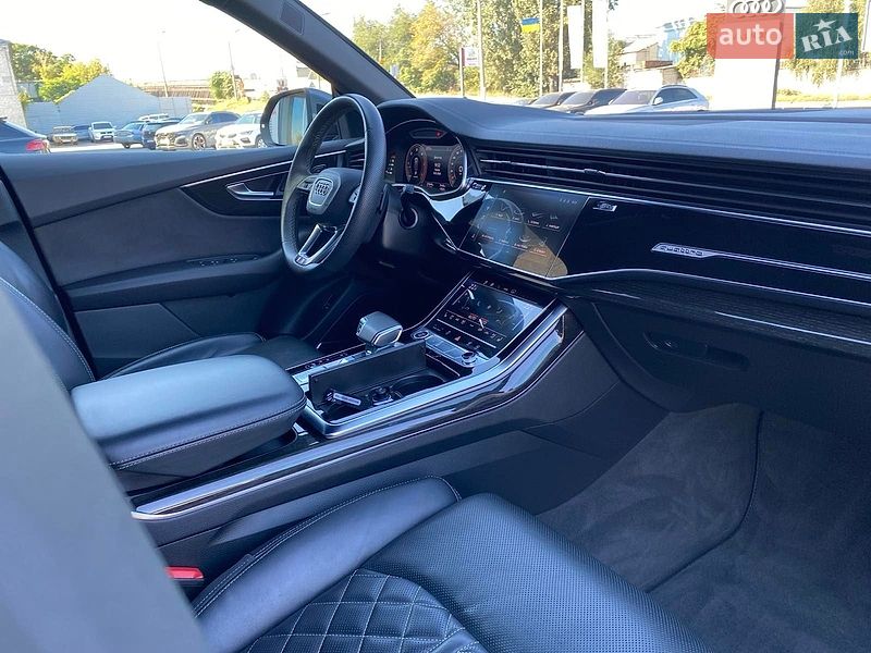 Позашляховик / Кросовер Audi Q8 2023 в Дніпрі