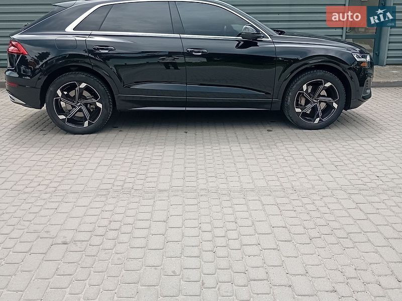 Позашляховик / Кросовер Audi Q8 2019 в Івано-Франківську