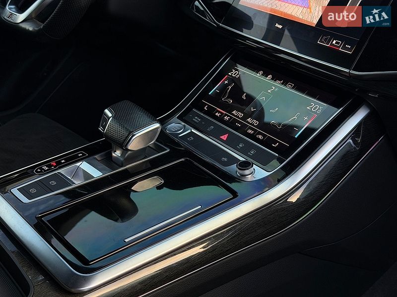 Позашляховик / Кросовер Audi Q8 2020 в Львові