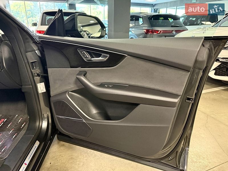 Позашляховик / Кросовер Audi Q8 2023 в Львові
