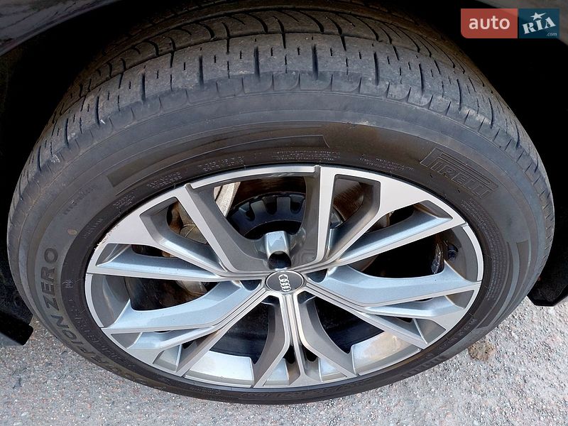 Позашляховик / Кросовер Audi Q8 2019 в Чернігові