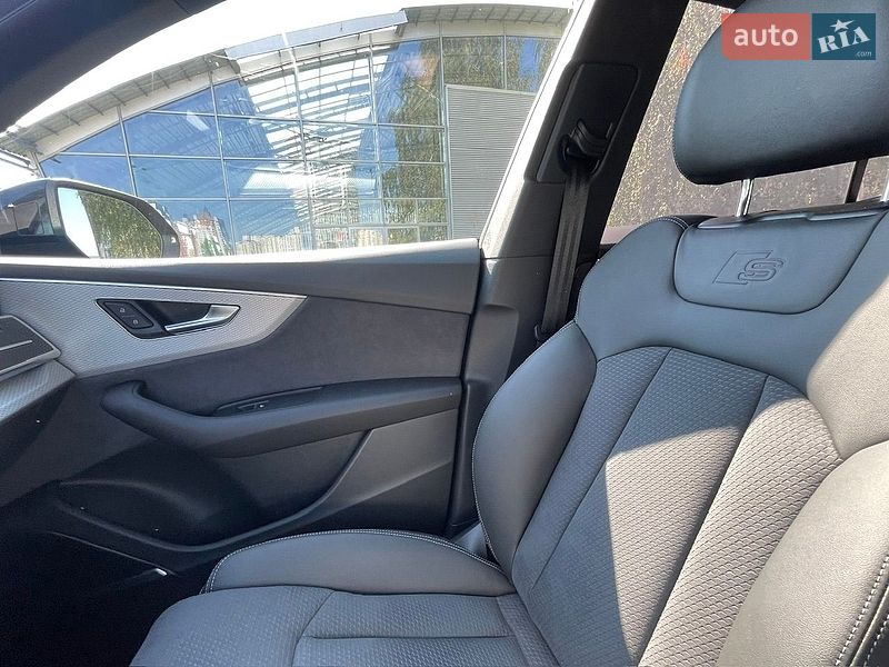 Внедорожник / Кроссовер Audi Q8 2025 в Киеве