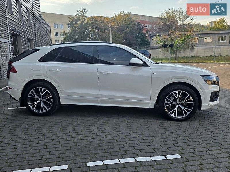 Внедорожник / Кроссовер Audi Q8 2021 в Киеве
