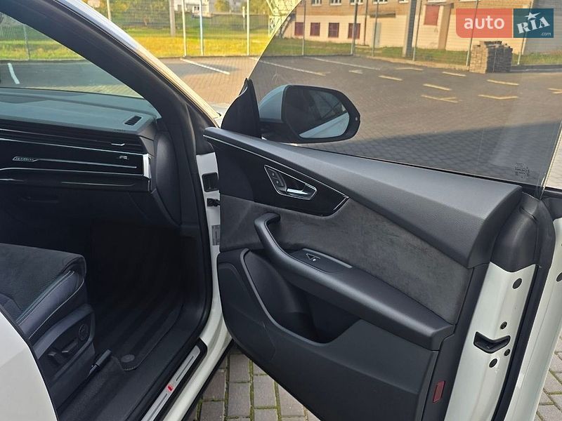 Внедорожник / Кроссовер Audi Q8 2021 в Киеве