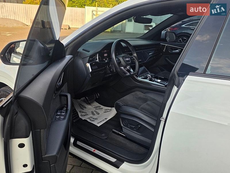 Внедорожник / Кроссовер Audi Q8 2021 в Киеве