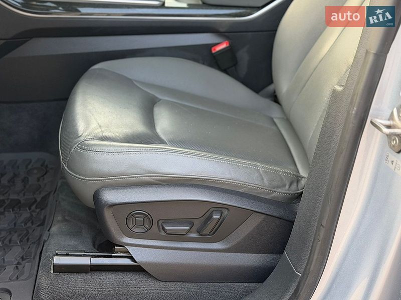 Внедорожник / Кроссовер Audi Q8 2019 в Тернополе