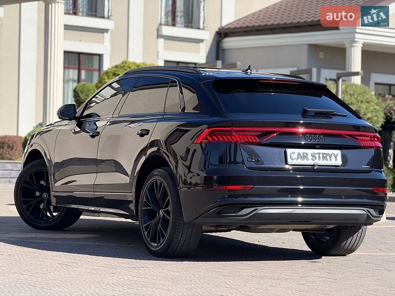 Позашляховик / Кросовер Audi Q8 2021 в Стрию