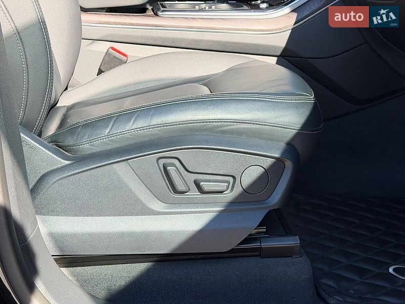 Позашляховик / Кросовер Audi Q8 2021 в Стрию