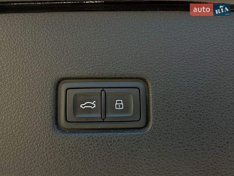Позашляховик / Кросовер Audi Q8 2021 в Стрию
