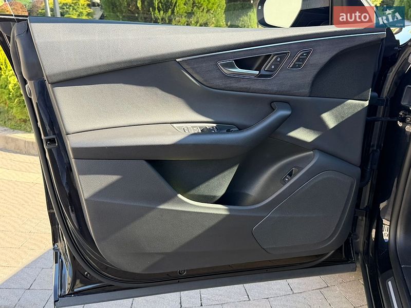 Позашляховик / Кросовер Audi Q8 2021 в Стрию