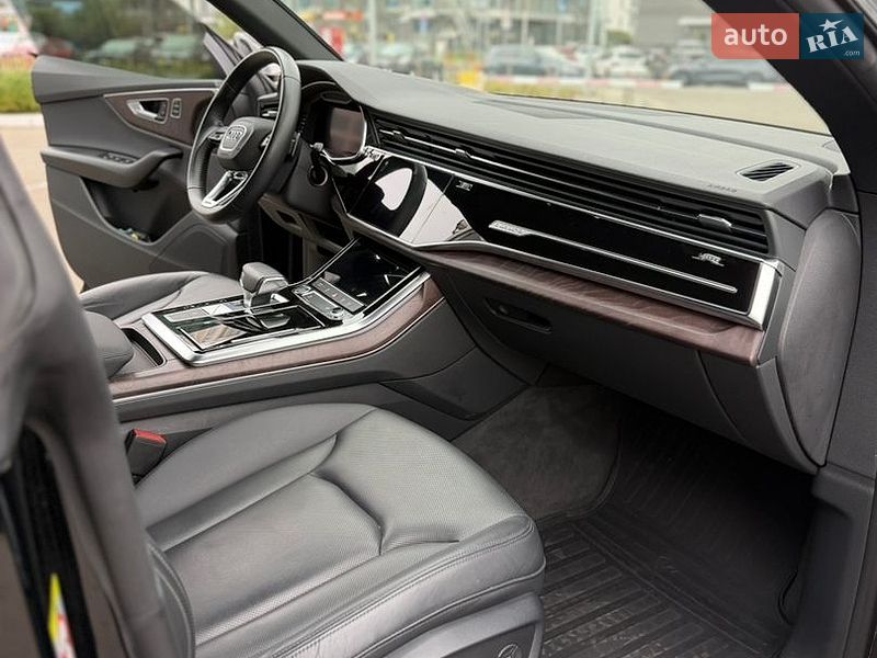 Внедорожник / Кроссовер Audi Q8 2018 в Киеве