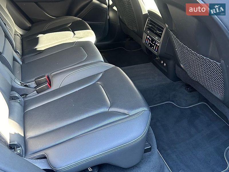 Внедорожник / Кроссовер Audi Q8 2019 в Иршаве